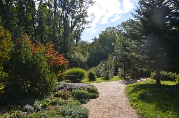 "Még nyílnak a völgyben a kerti virágok..."