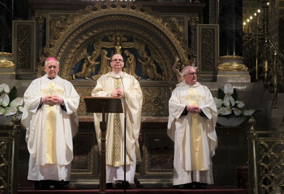 Hűséggel őrzött lángolás - A ciszterci újraindulás harmincadik évfordulóját ünnepelték a pécsi Nagy Lajos Gimnáziumban